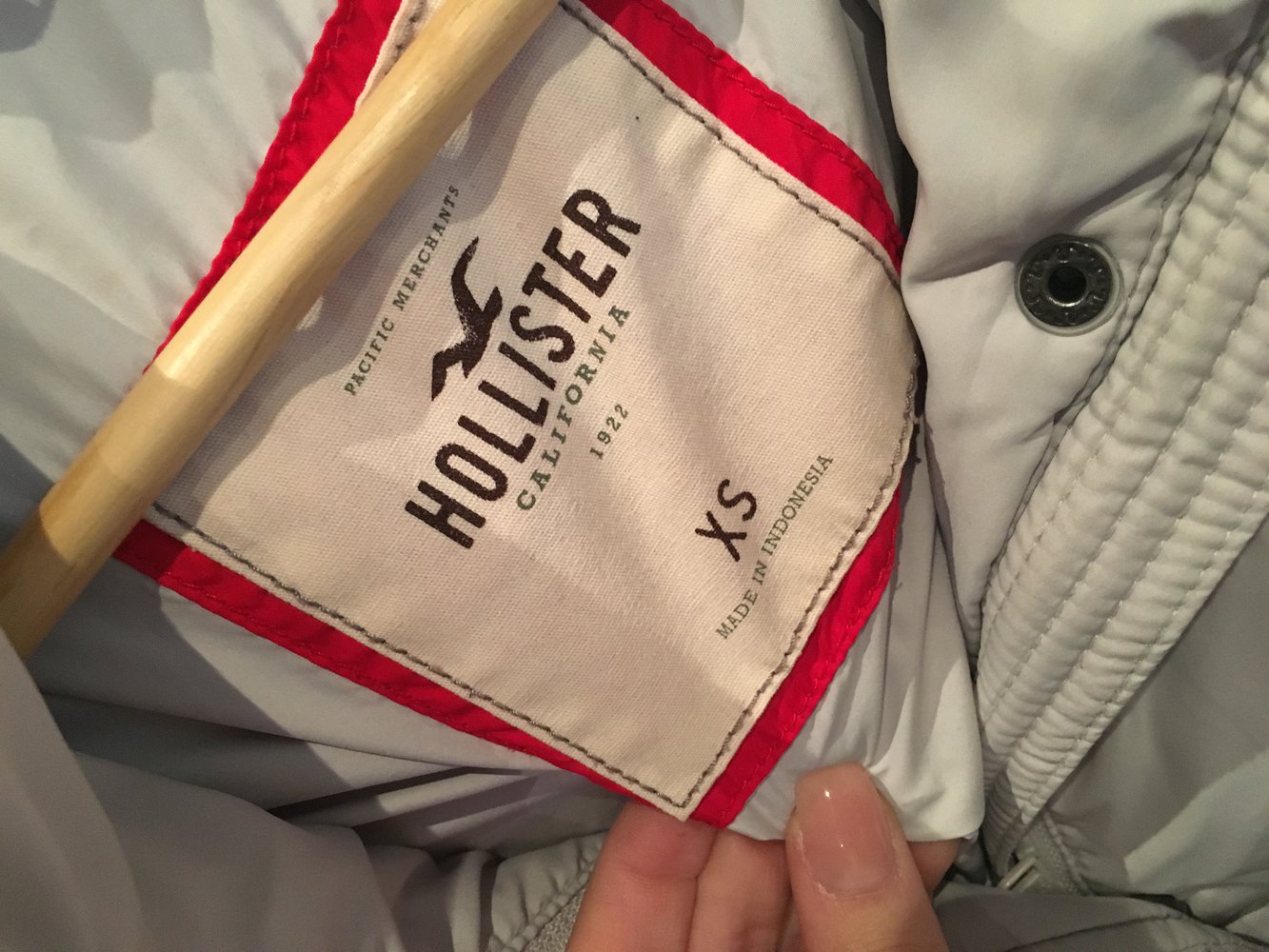 Beige Daunenjacke von Hollister