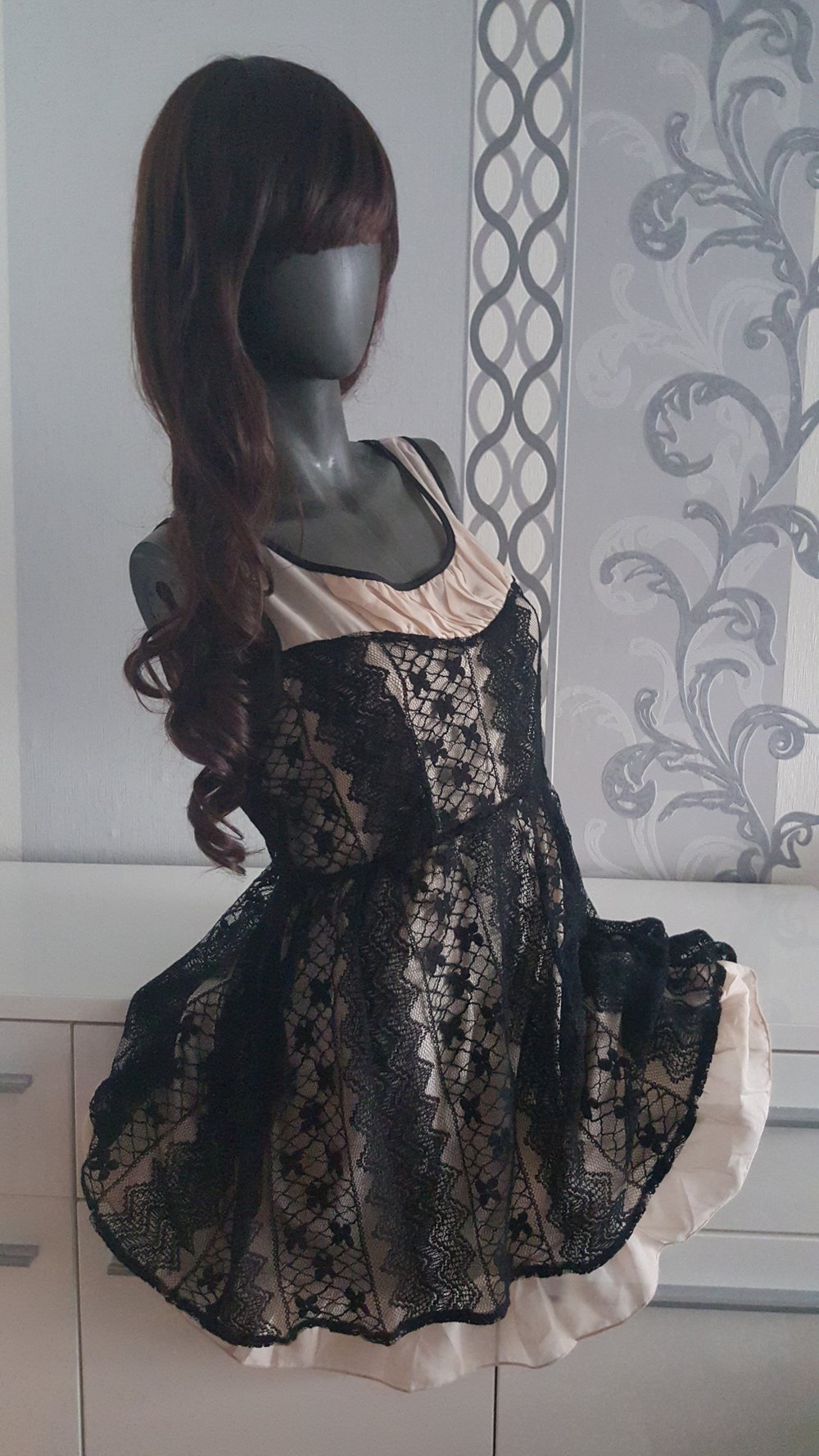 Schönes Spitzen Kleid beige schwarz ausgez. L auch XL 40 / 42