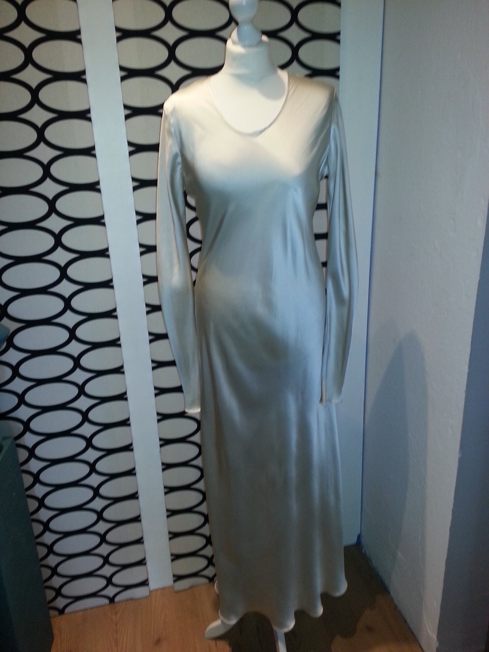 silberfarbenes langes Kleid von Toni Gard Größe 38 (Einzelstück)