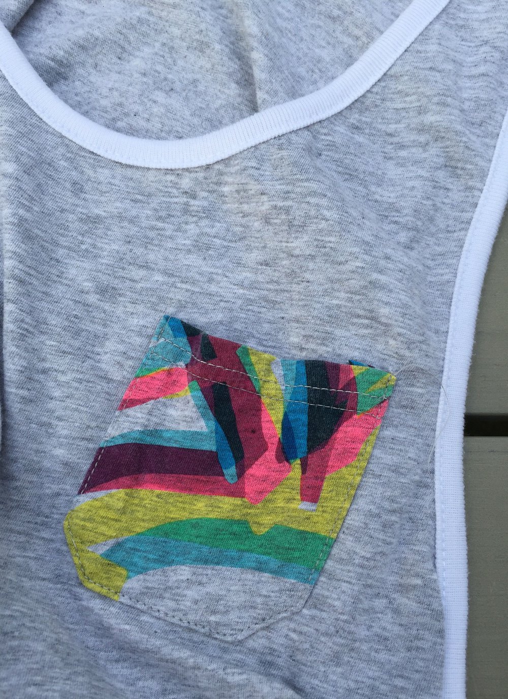 K1X Top TANKTOP grau mit bunter Tasche  Gr. S