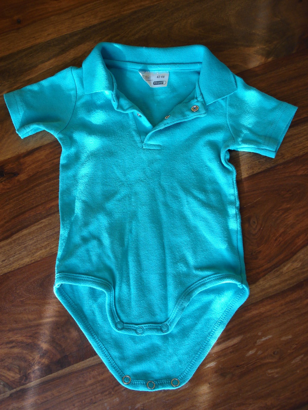 türkis-grüner Poloshirt-Body