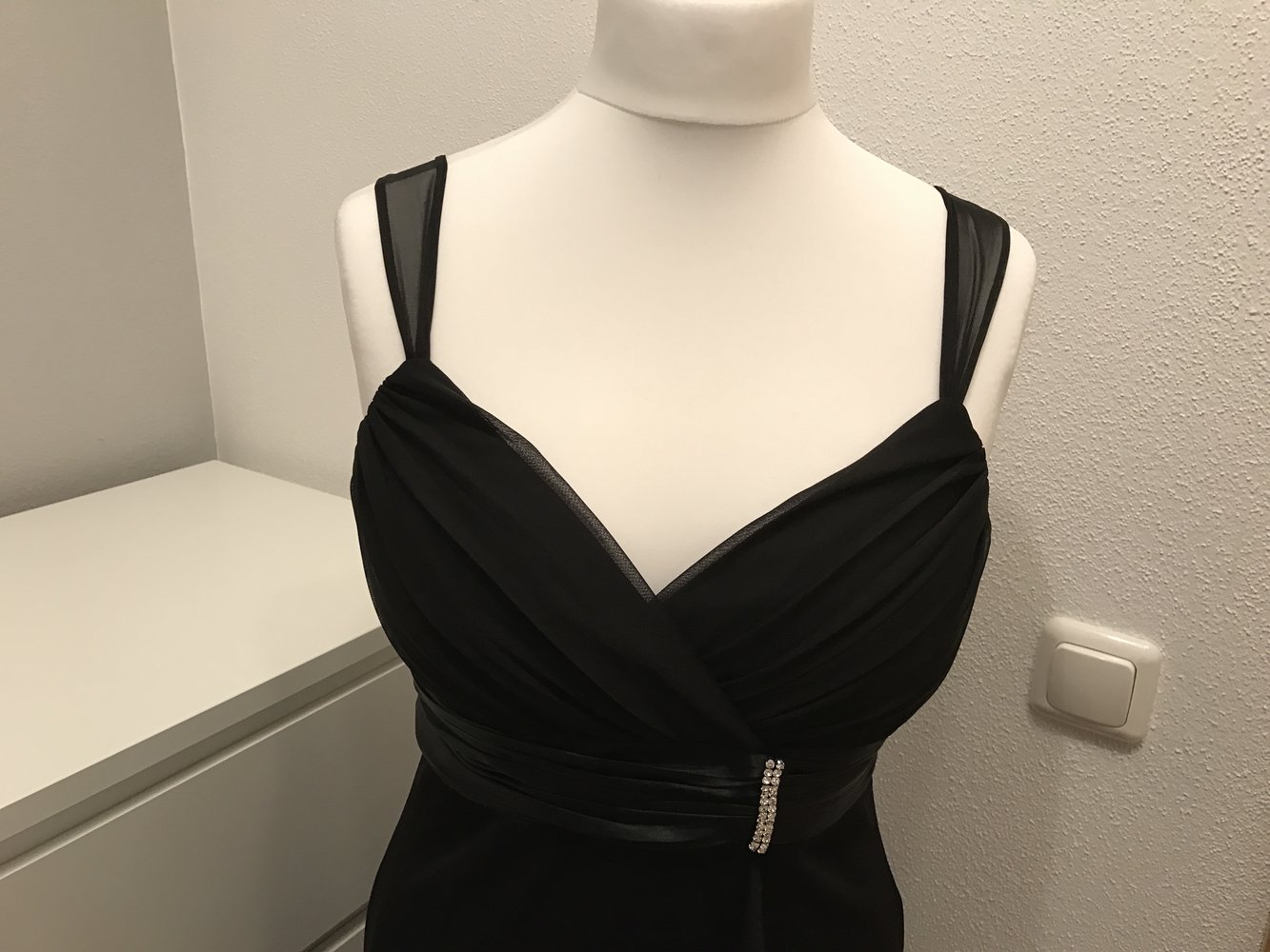 *Schönes schwarzes hochwertiges Cocktailkleid von Mariposa / Gr. 40*