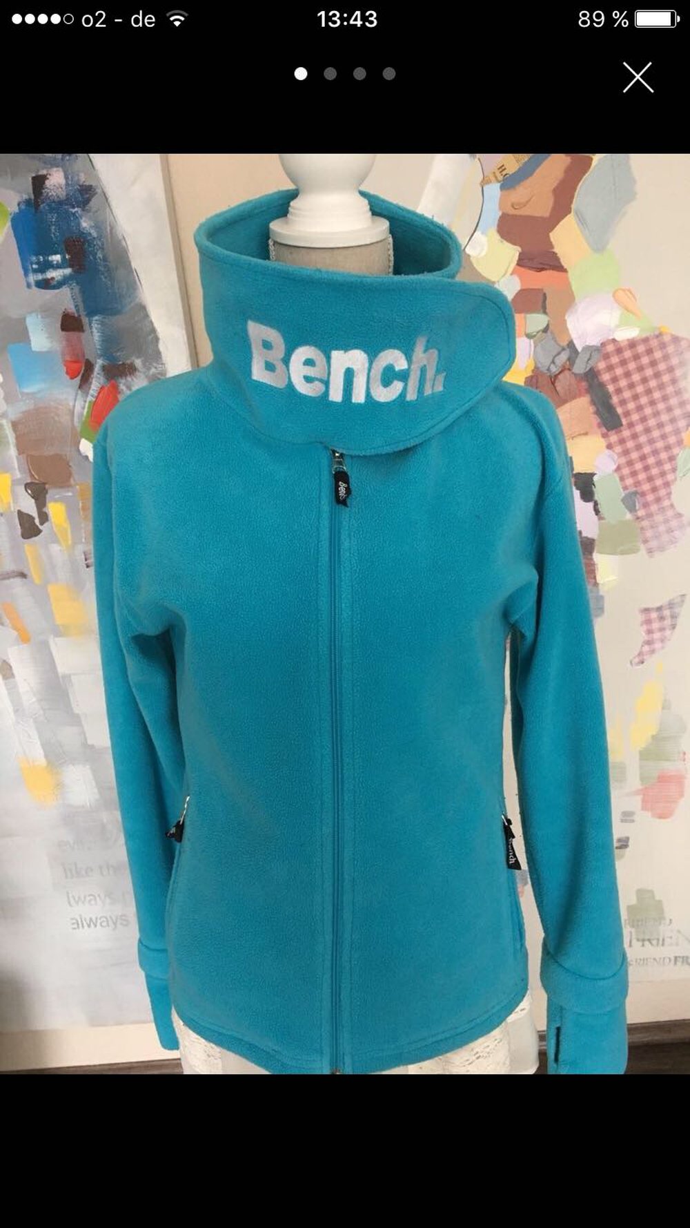 Schöne blaue Fleecejacke mit Bench Aufdruck 
