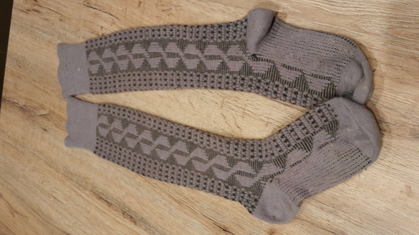 graue gestrickte Kniestrümpfe overnee  Fasching