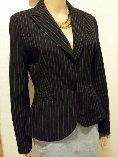 Sehr schöne und elegante  Blazer in leicht gestreiften Muster / Outfit