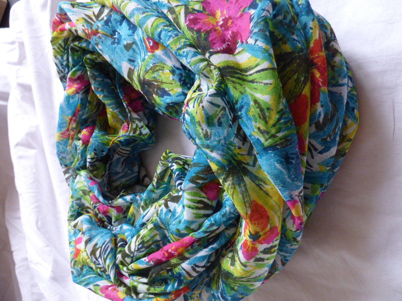 Bunter Schlauchschal mit Djungelmuster