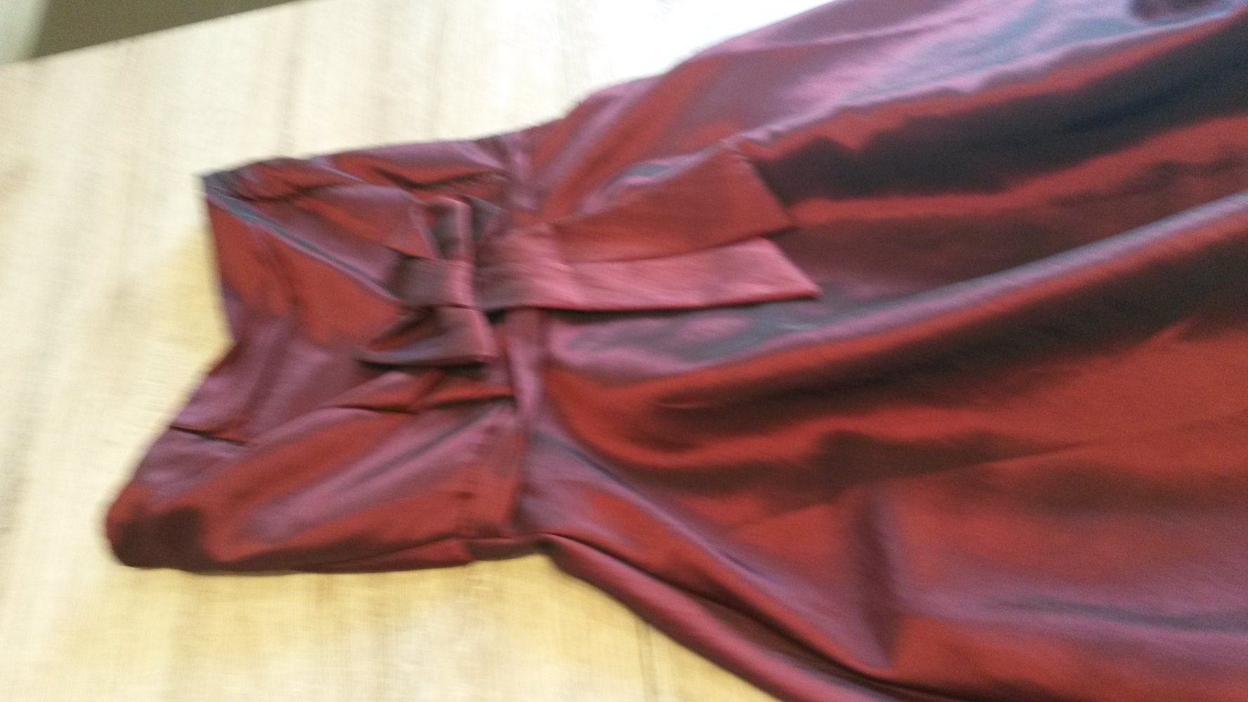 Weinrotes Cocktailkeid 