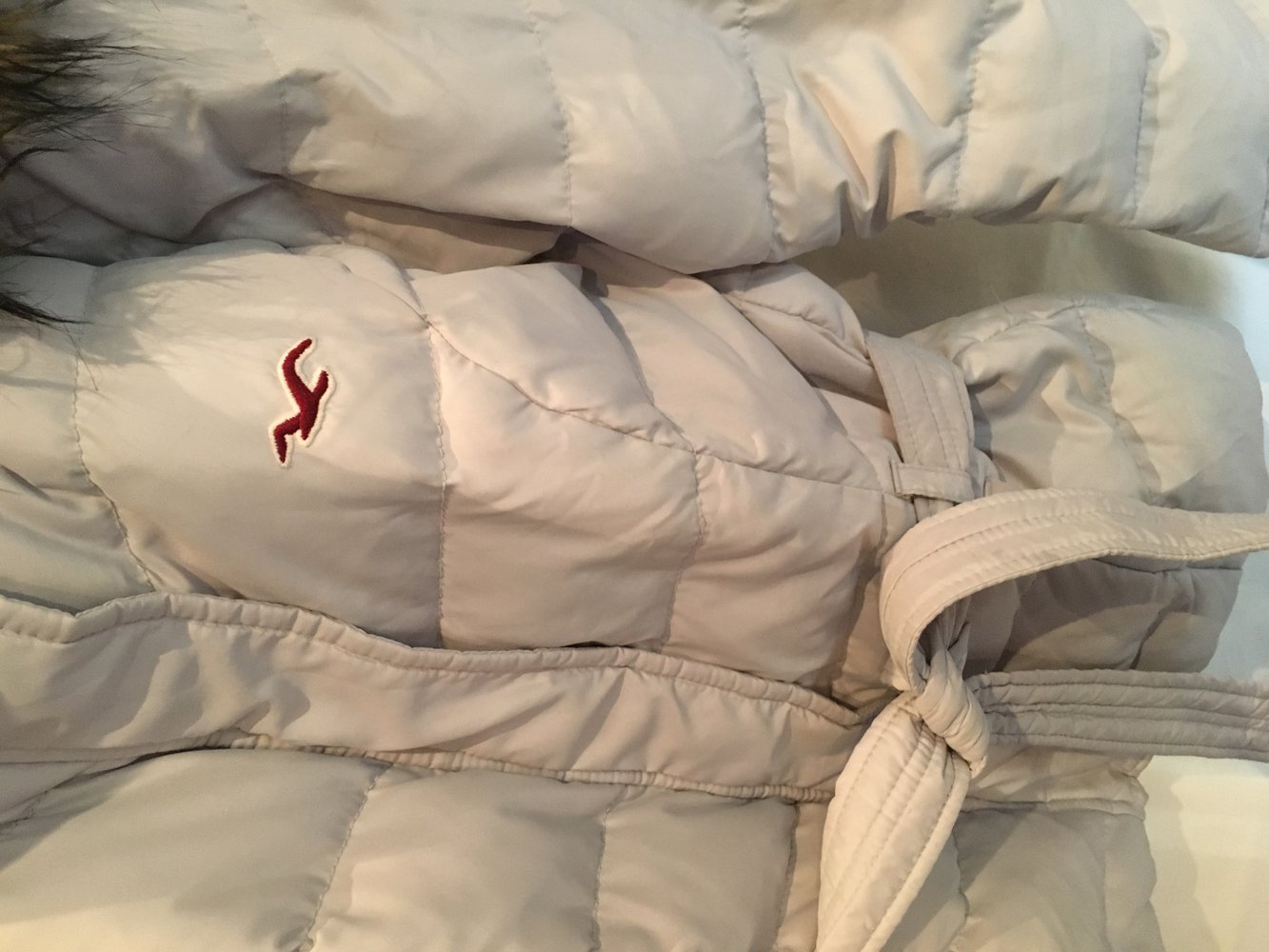 Beige Daunenjacke von Hollister