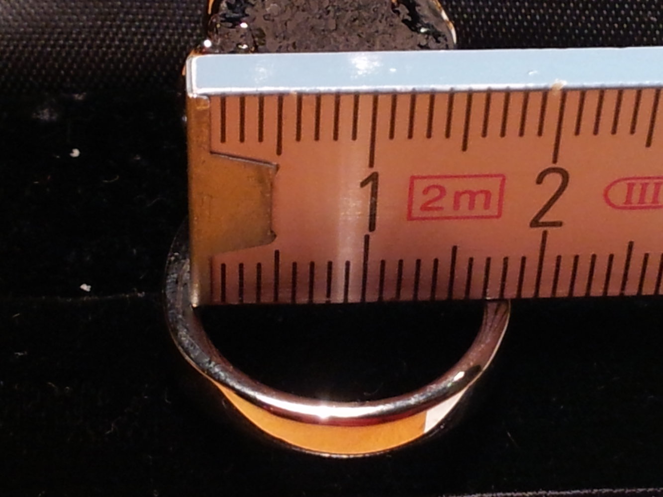 silberfarbener Fingerring mit transparenten Strass Steinen