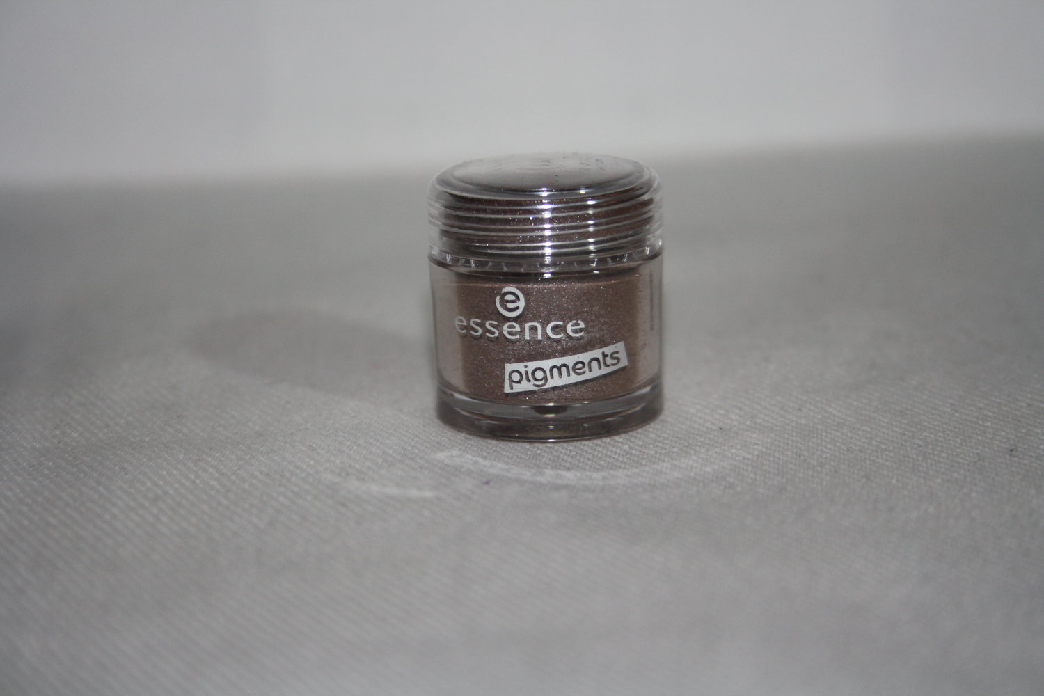 * essence pigments Pigment 03 box of chocolates