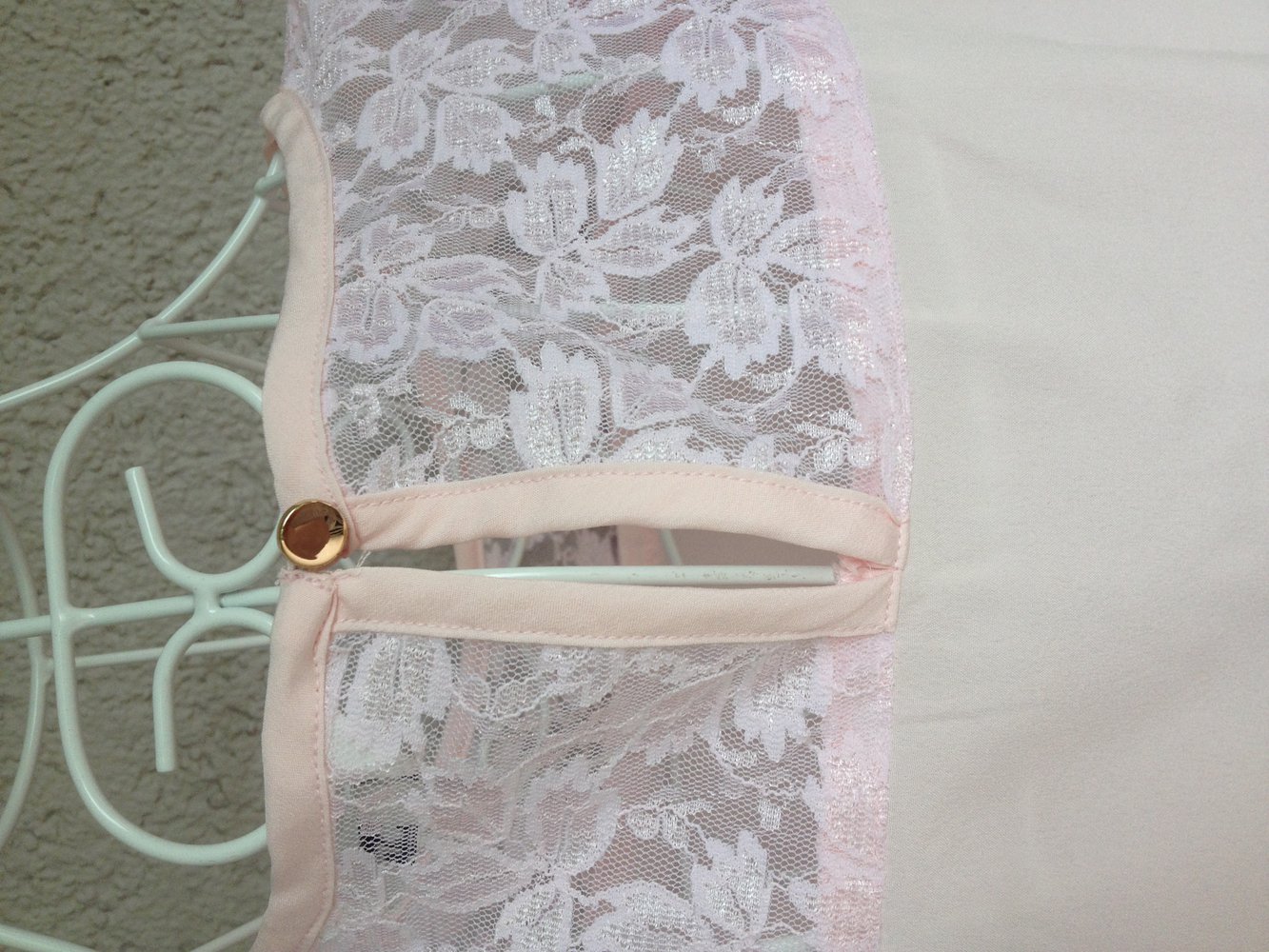 Süßes Shirt mit Spitze von Koton