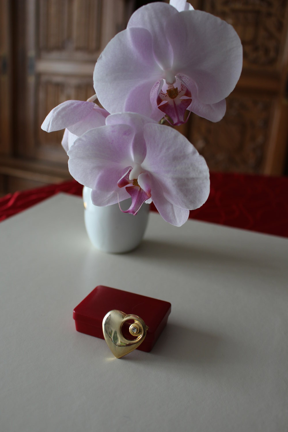 294. Herzbrosche, mit Steinchen zu verschenken