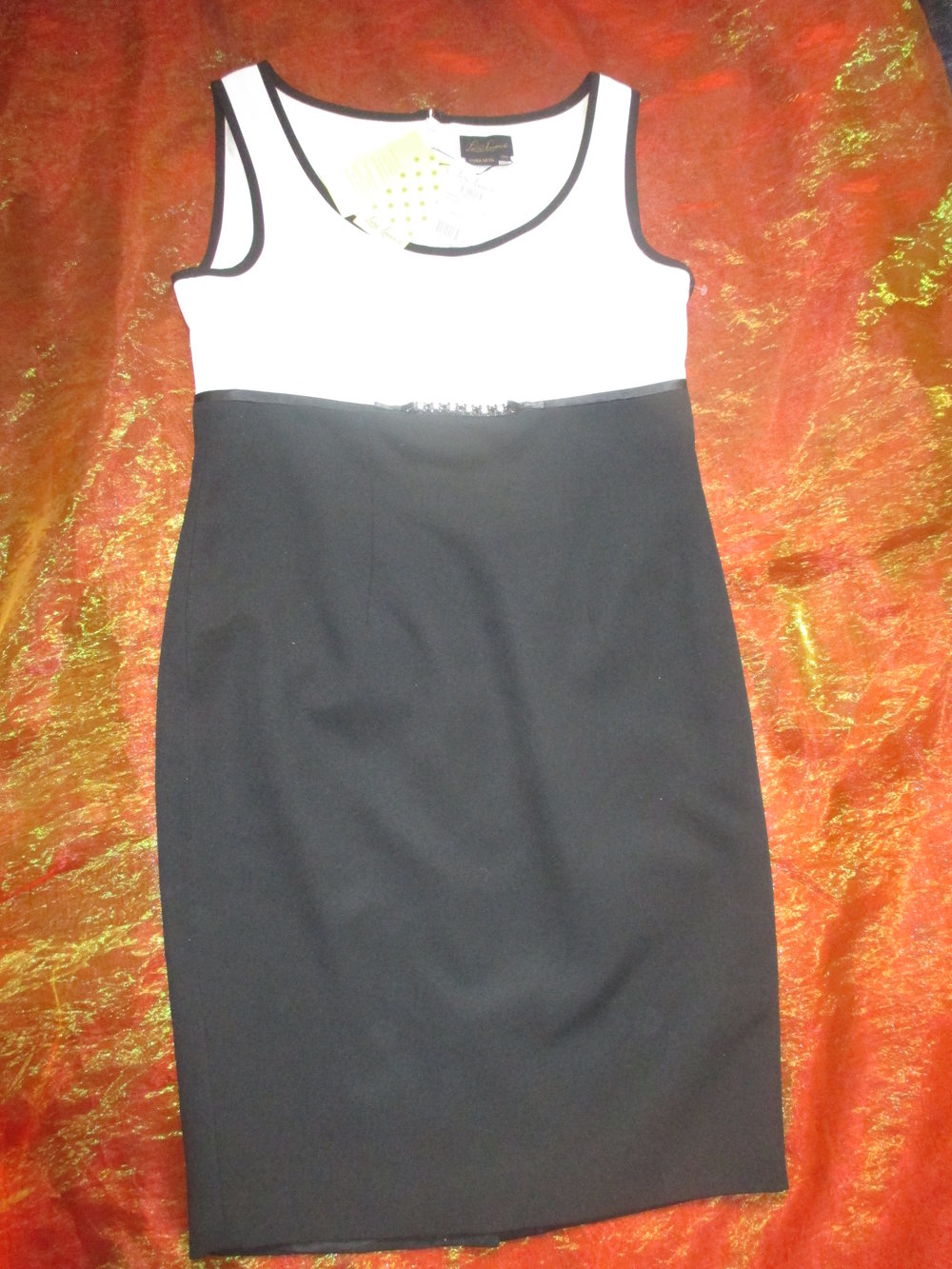 NEU mit ETIKETTEN * Swarovski * Strass * Kristalle * Audrey Heprun- Style * 100% Seiden * Etui- Kleid 