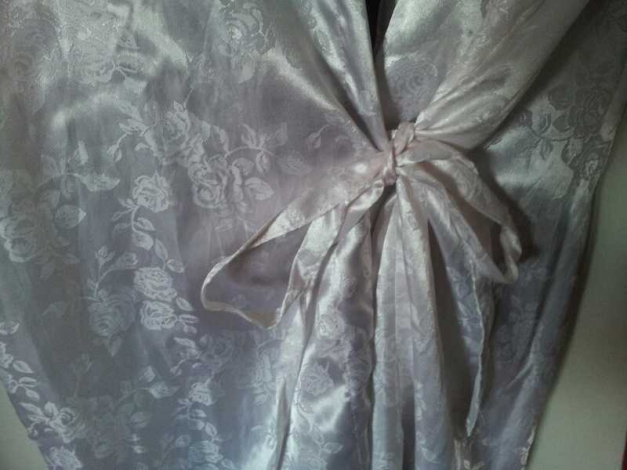 Wunderschöner, edler Morgenmantel**weiß, rot**40, 42