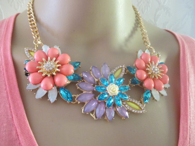 NEU mit ETIKETT * Edel * ausgefallen * Anlass * Disco Party * 3D * Blumen * Blüten * Flower- Power * Swarovski * Glitzer * Strass * Kristalle * Steine * Statement * KETTE * Collier * gold * bunt *