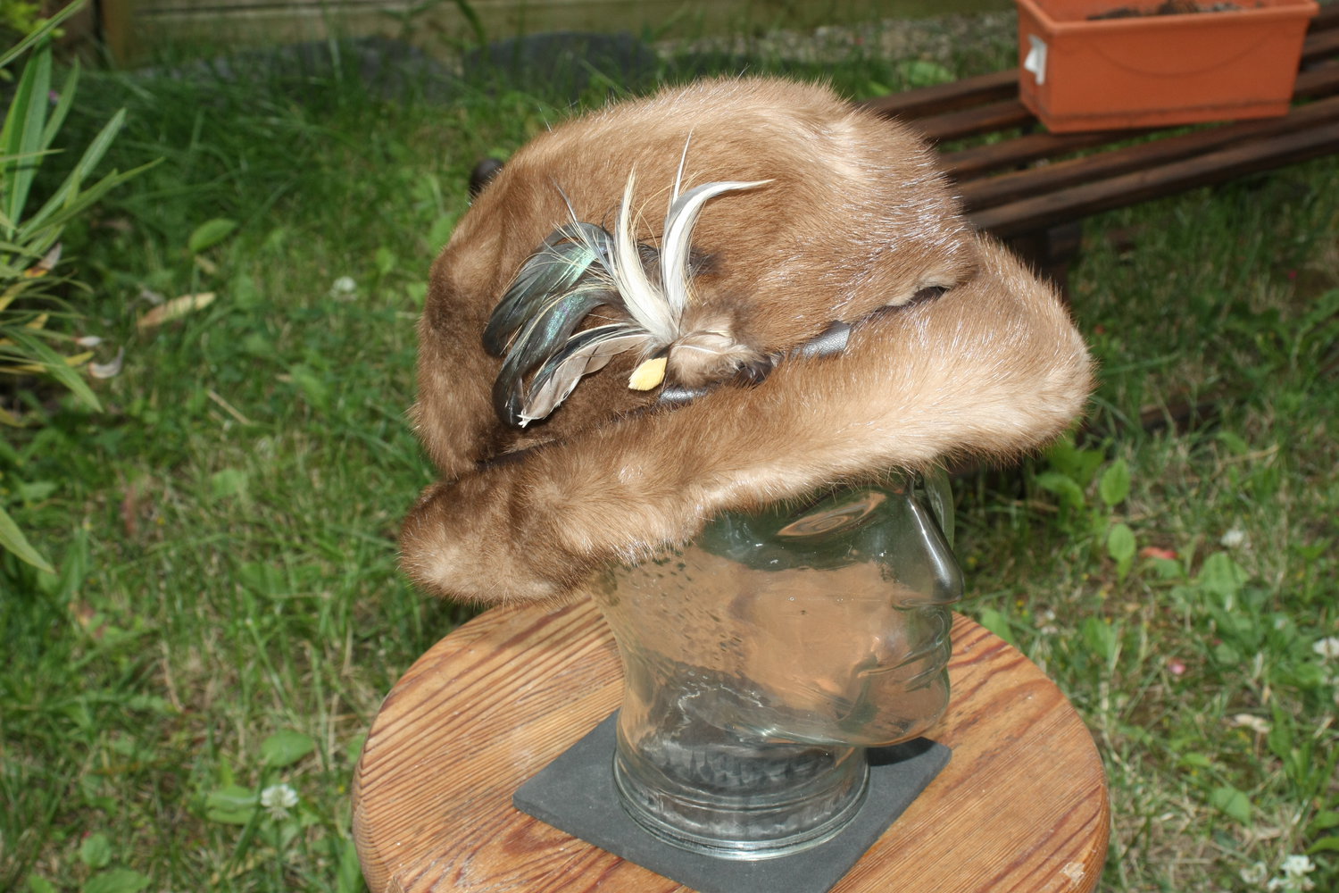 Echter Pelz Hut, Fell Mütze, Gr. 57, Exclusiv, mit Feder seitlich