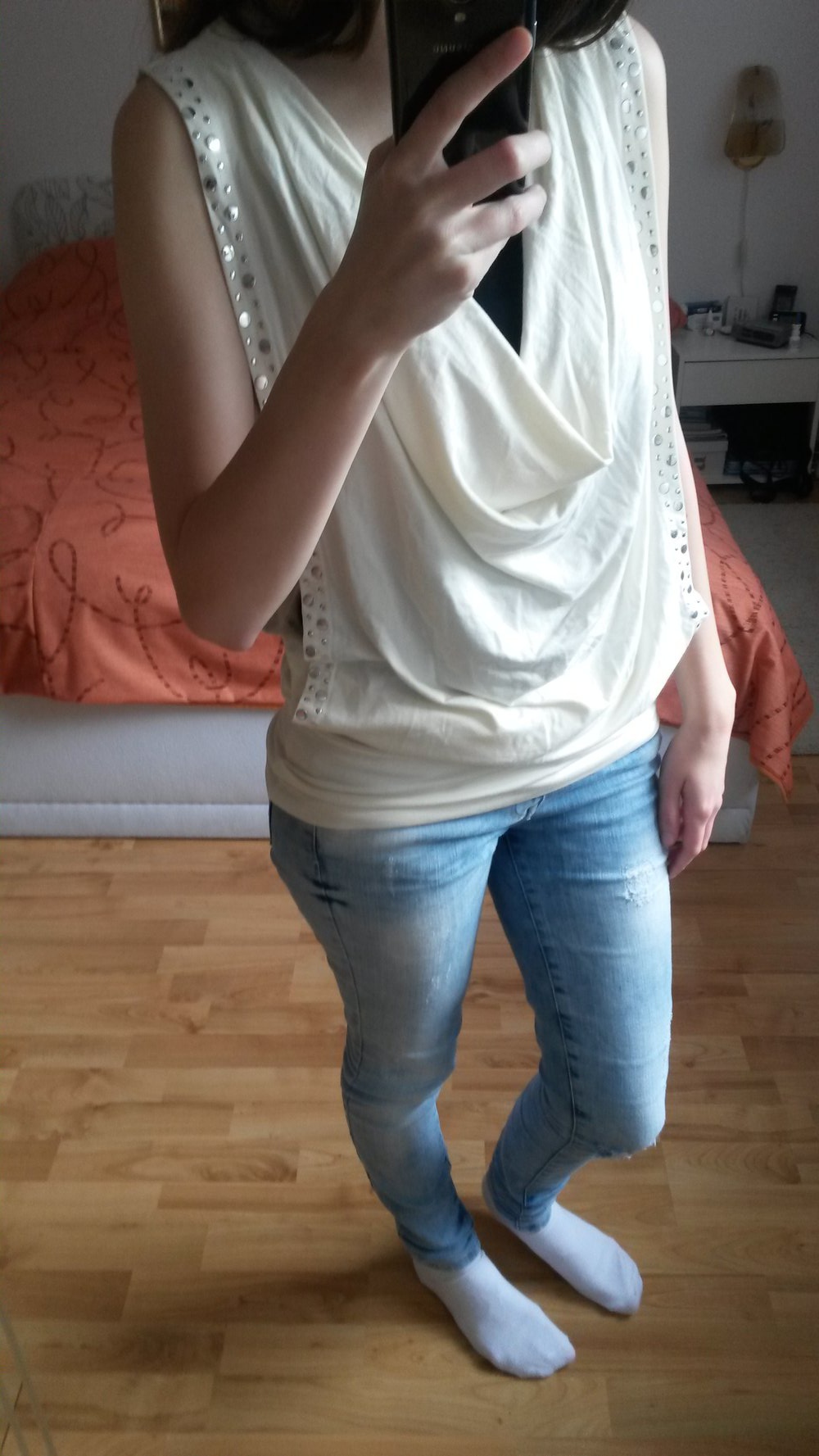 Top cremefarben mit Wasserfallkragen Gr.34