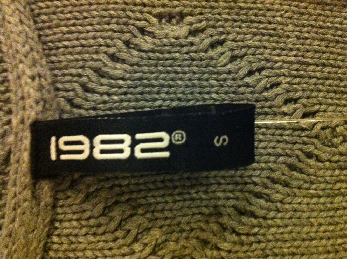 Neues graues Kleid mit Strick 