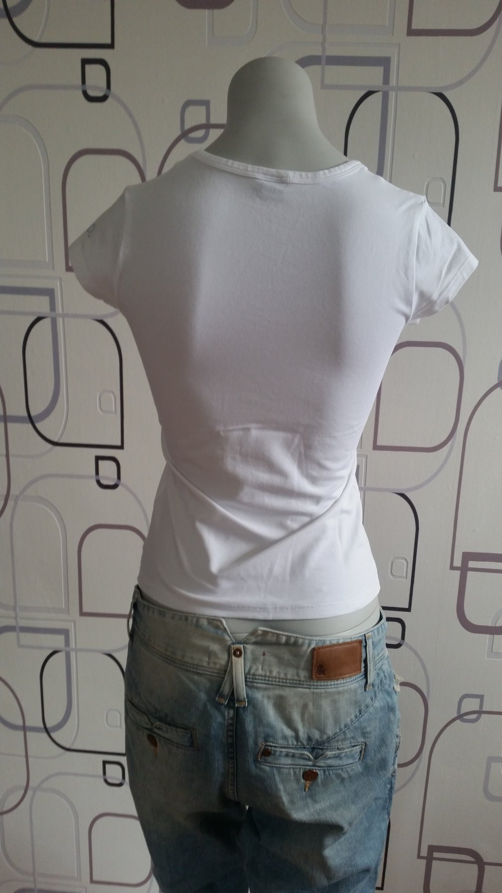 schlichtes weißes T-shirt