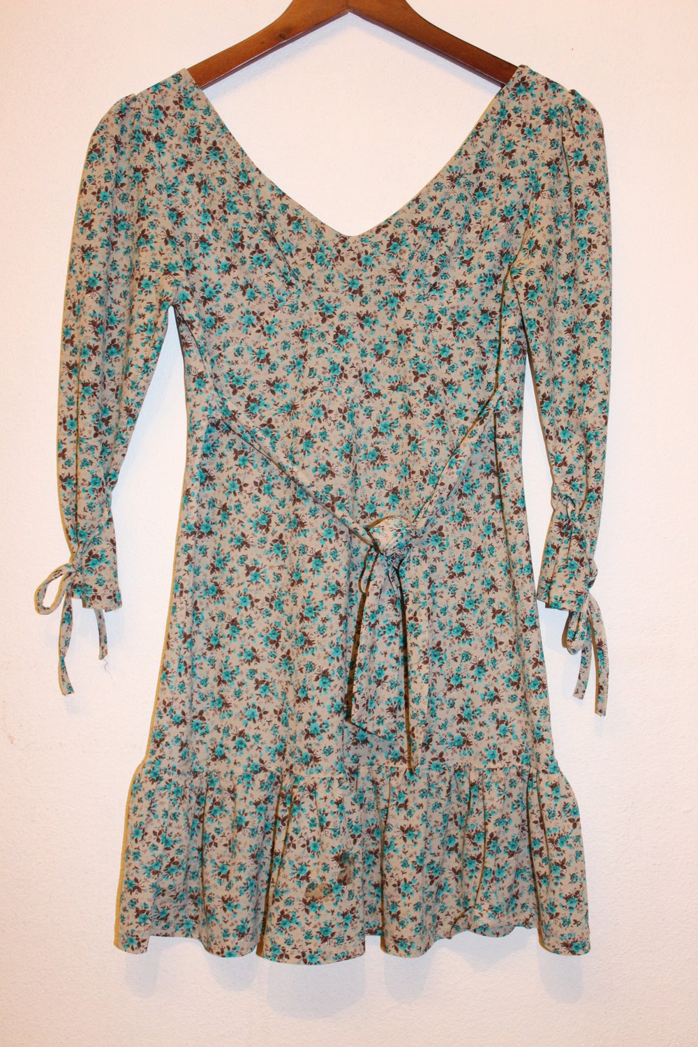 Schönes elegantes Oberteil Kleidchen mit Blumenmuster