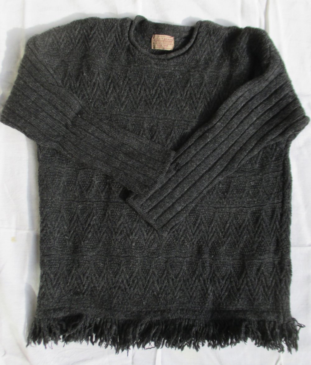 Strickpullover dunkegrau Schurwolle Zopfstrick Muster Fransen Herbst Winter Wolle