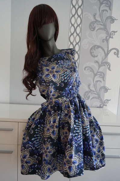 Asos Wunderschönes blaues Diamant Blumen Kleid mit Ausschnitten ausgez. 42 XL 40 L