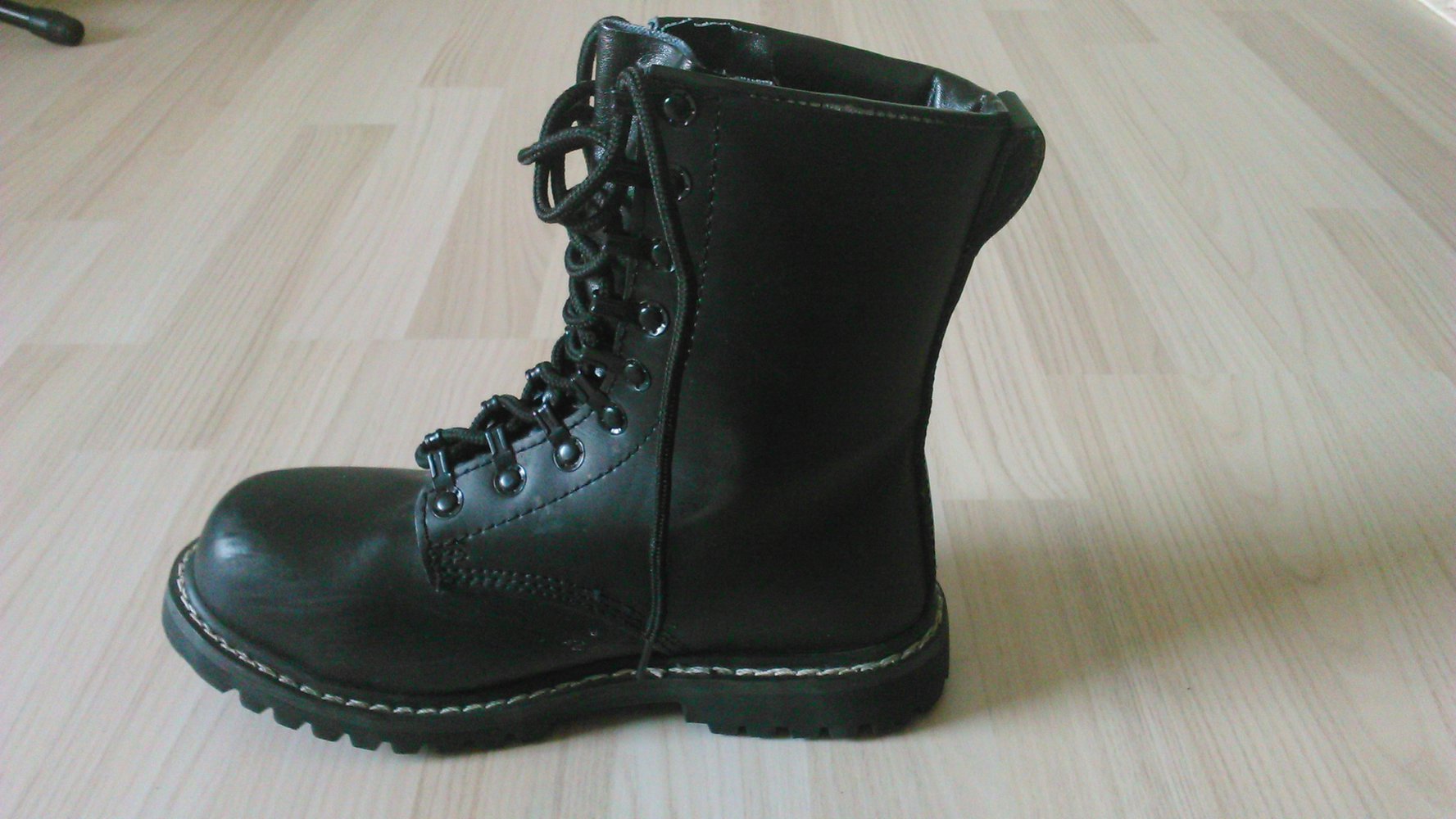 E.M.P Springerstiefel mit Stahlkappen