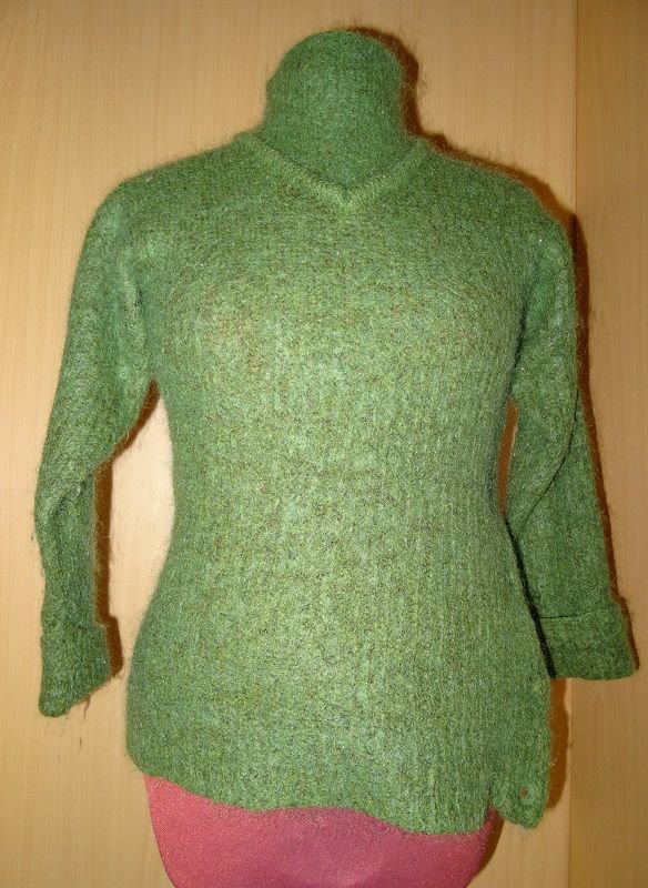Interessanter grüner Pullover mit Rollkragen Gr. M / 38 / 40