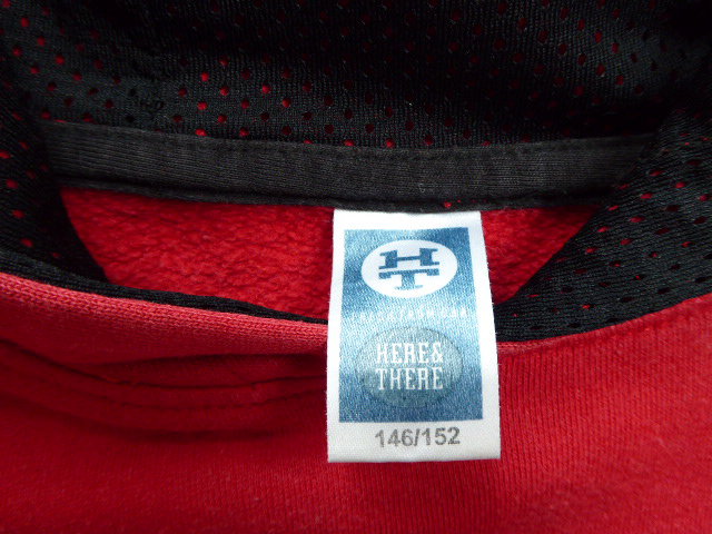 Roter Hoodie mit Applikation