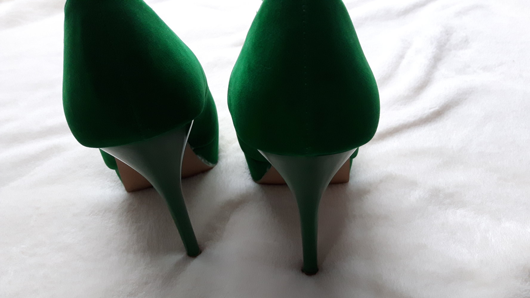 Sexy Peeptoes in grün von ideal