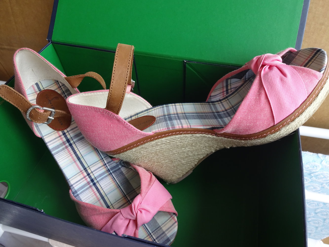 Wie neu! Tommy Hilfiger Wedges Sommerschuhe Sandalen Peeptoes Keilabsatz pink rosa Gr. 40