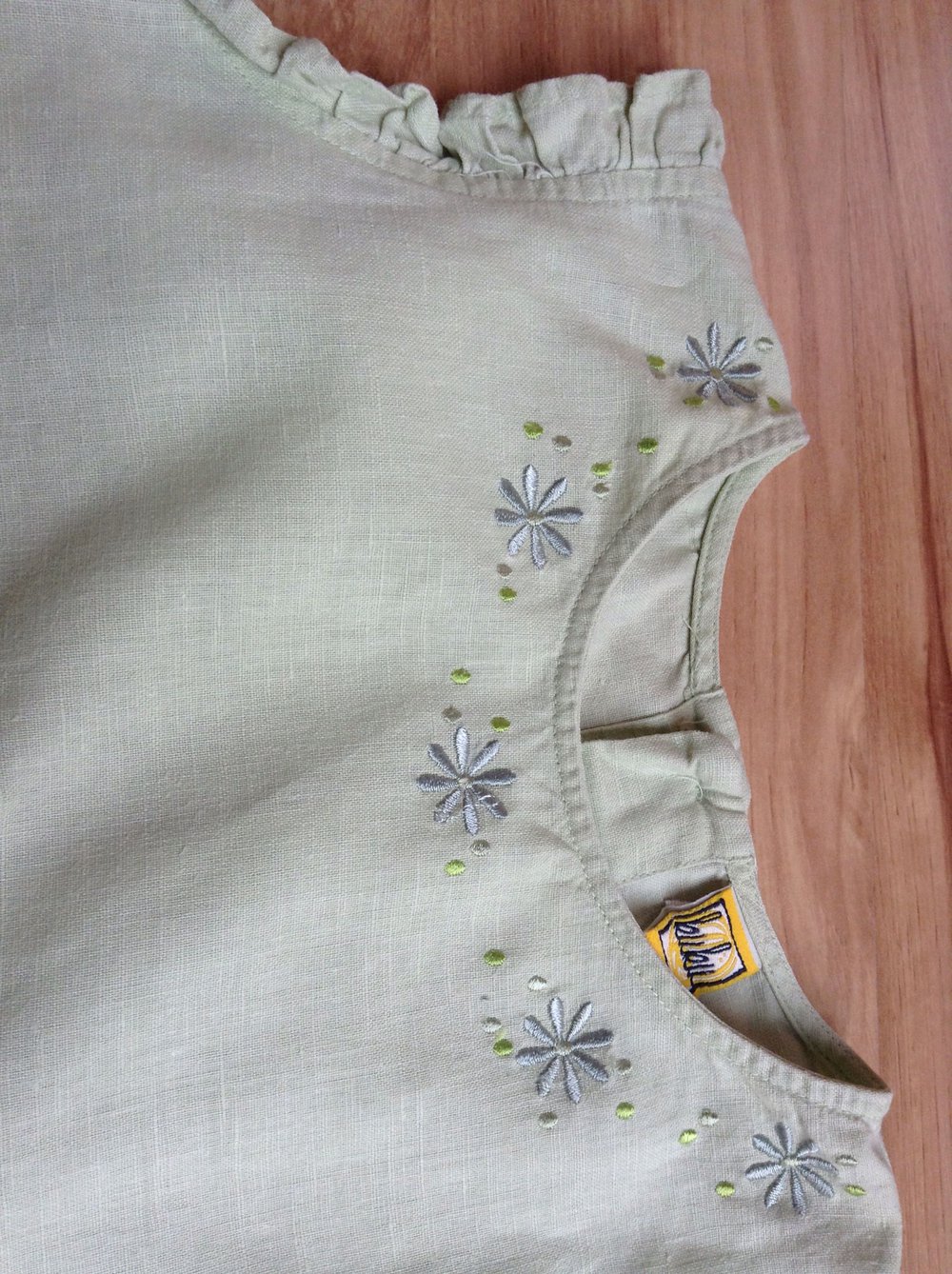 Hellgrünes Kleid Gr. 122