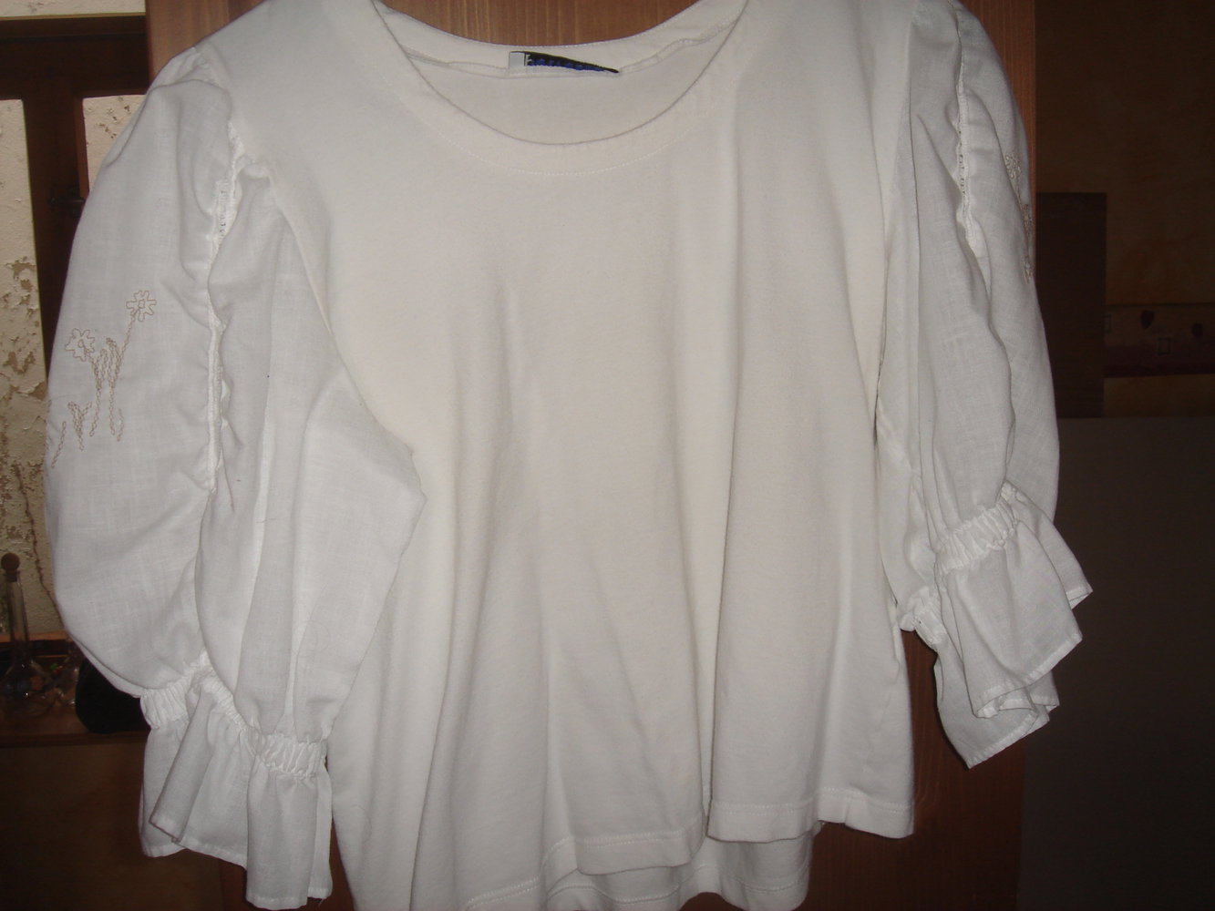 zauberhafte trachtenbluse gr.44 mit stickerei und puffärmeln