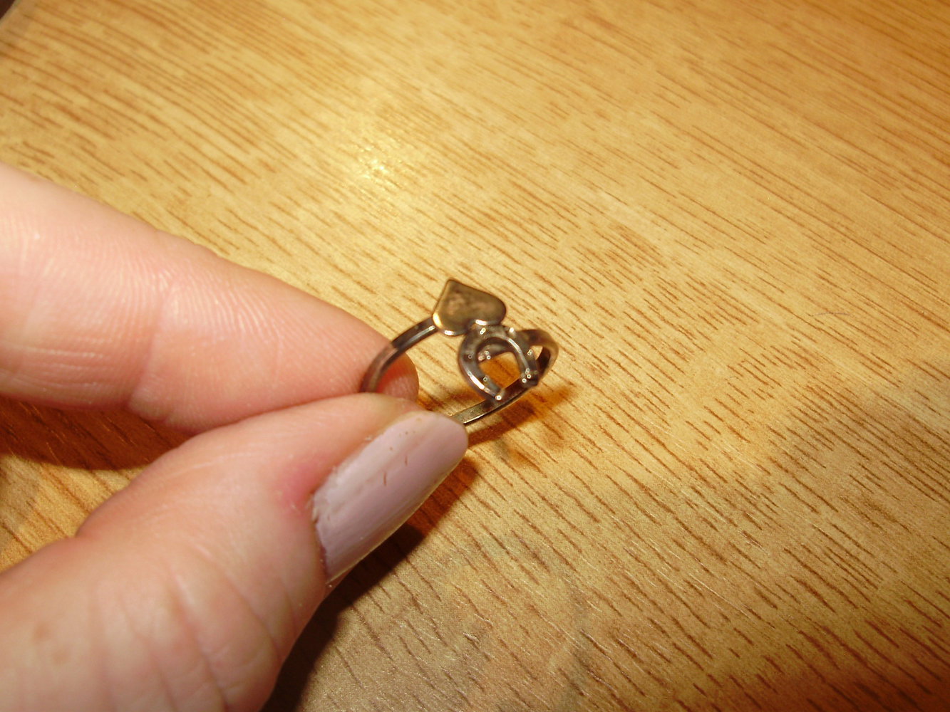 Ring silbern mit Hufeisen + Herz