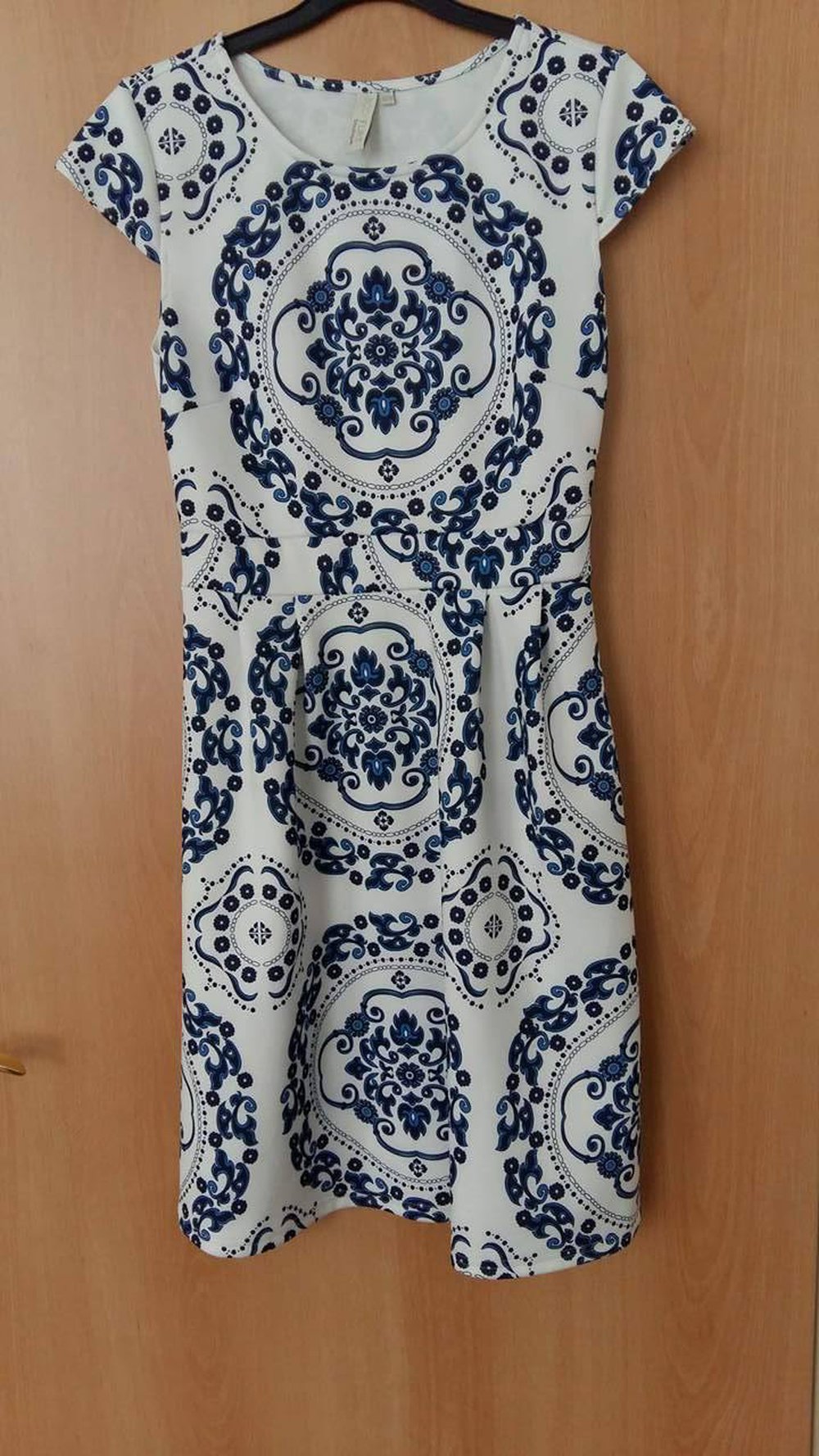 Kleid mit blauem muster Clearance