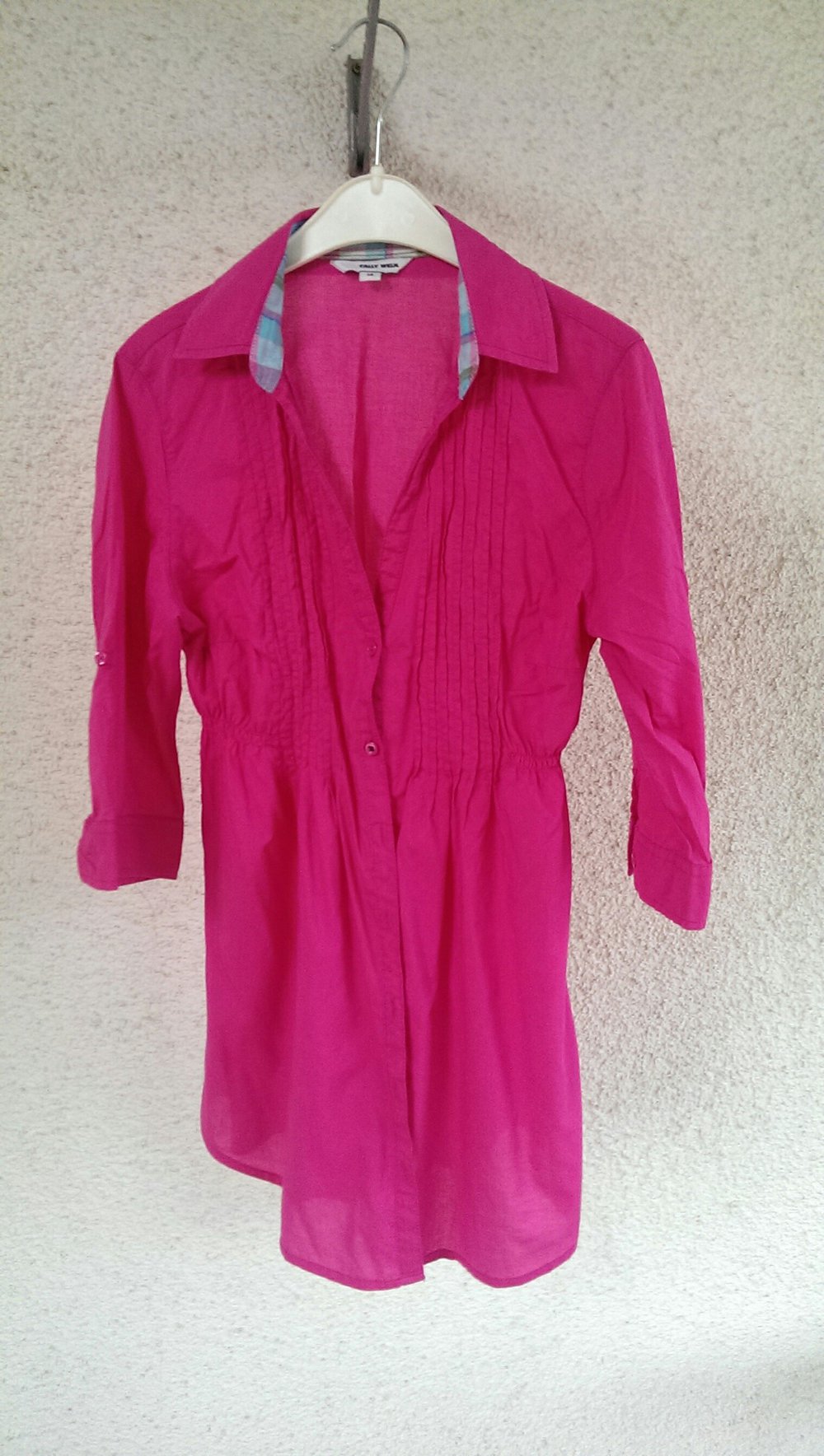 Süße pinke Bluse mit Knöpfen