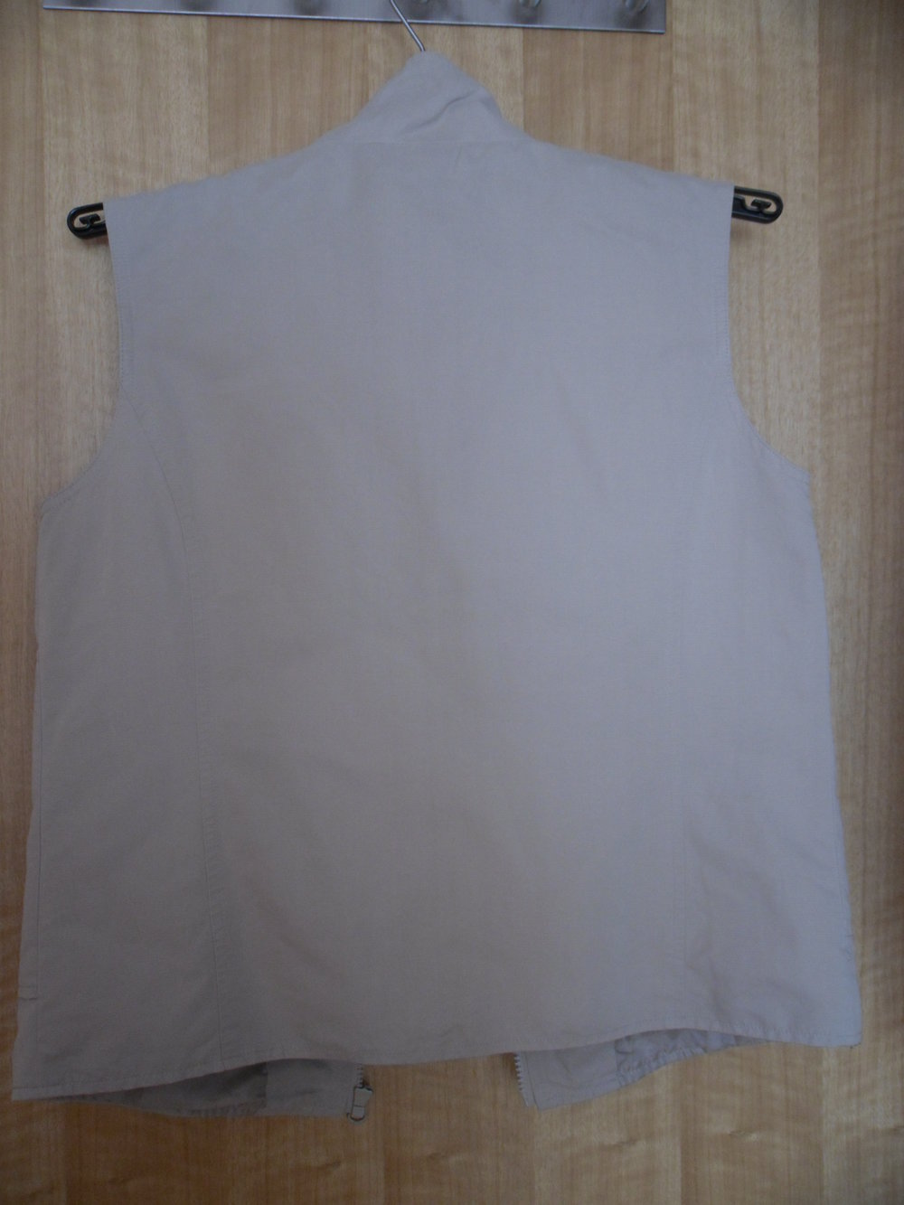 Leichte, dünne Weste in beige