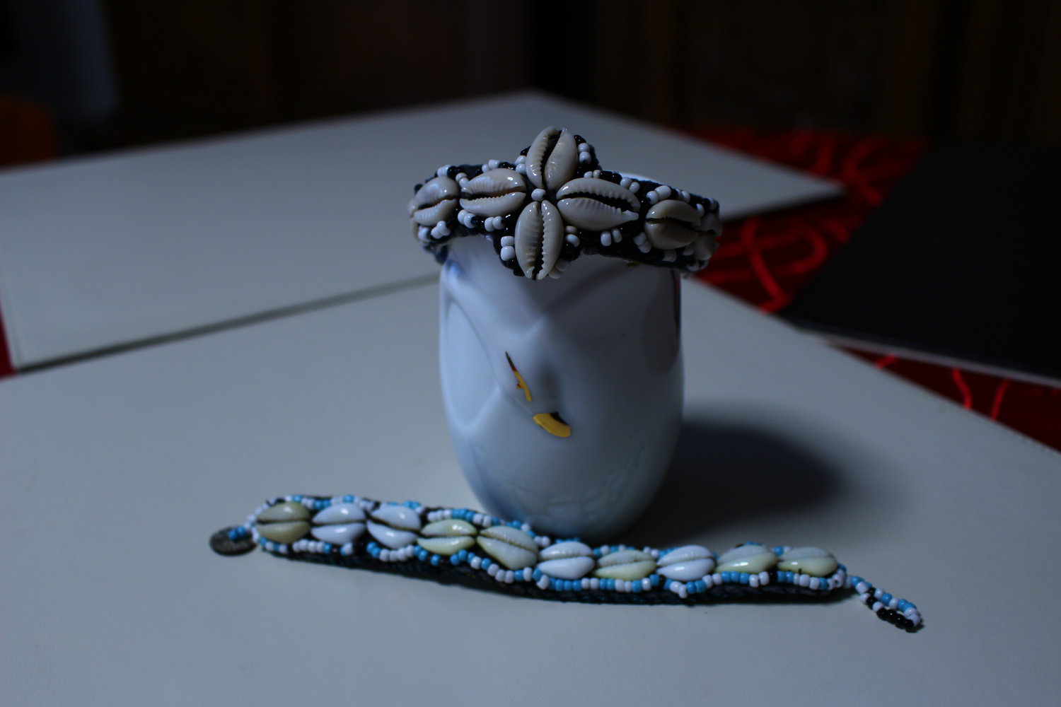 288. Zwei selfmade Muschelarmbänder zu verschenken