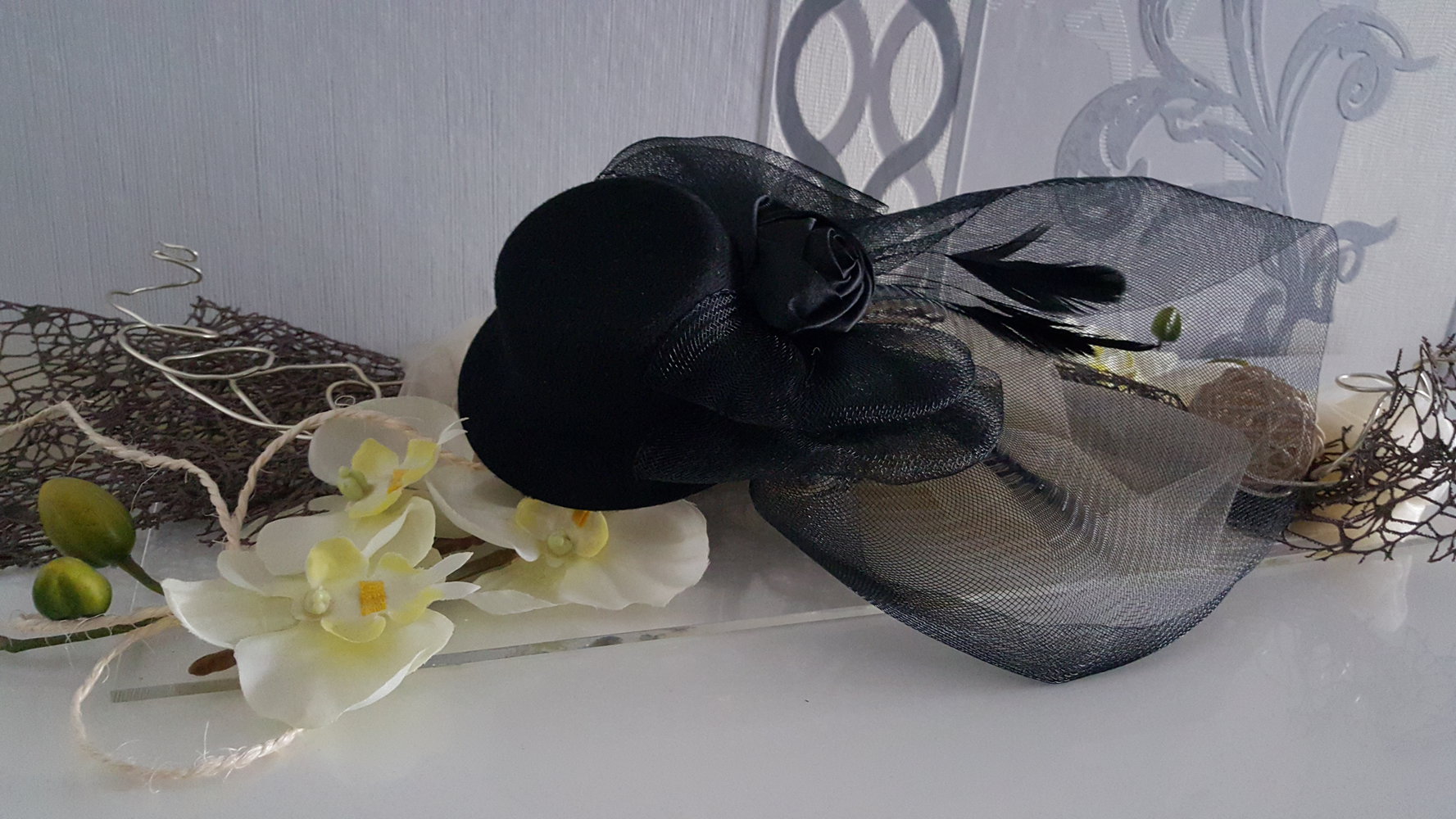 Burlesque Hut Rose mit Federn und Tüll Gothic Cosplay Fotoshoot Haarschmuck