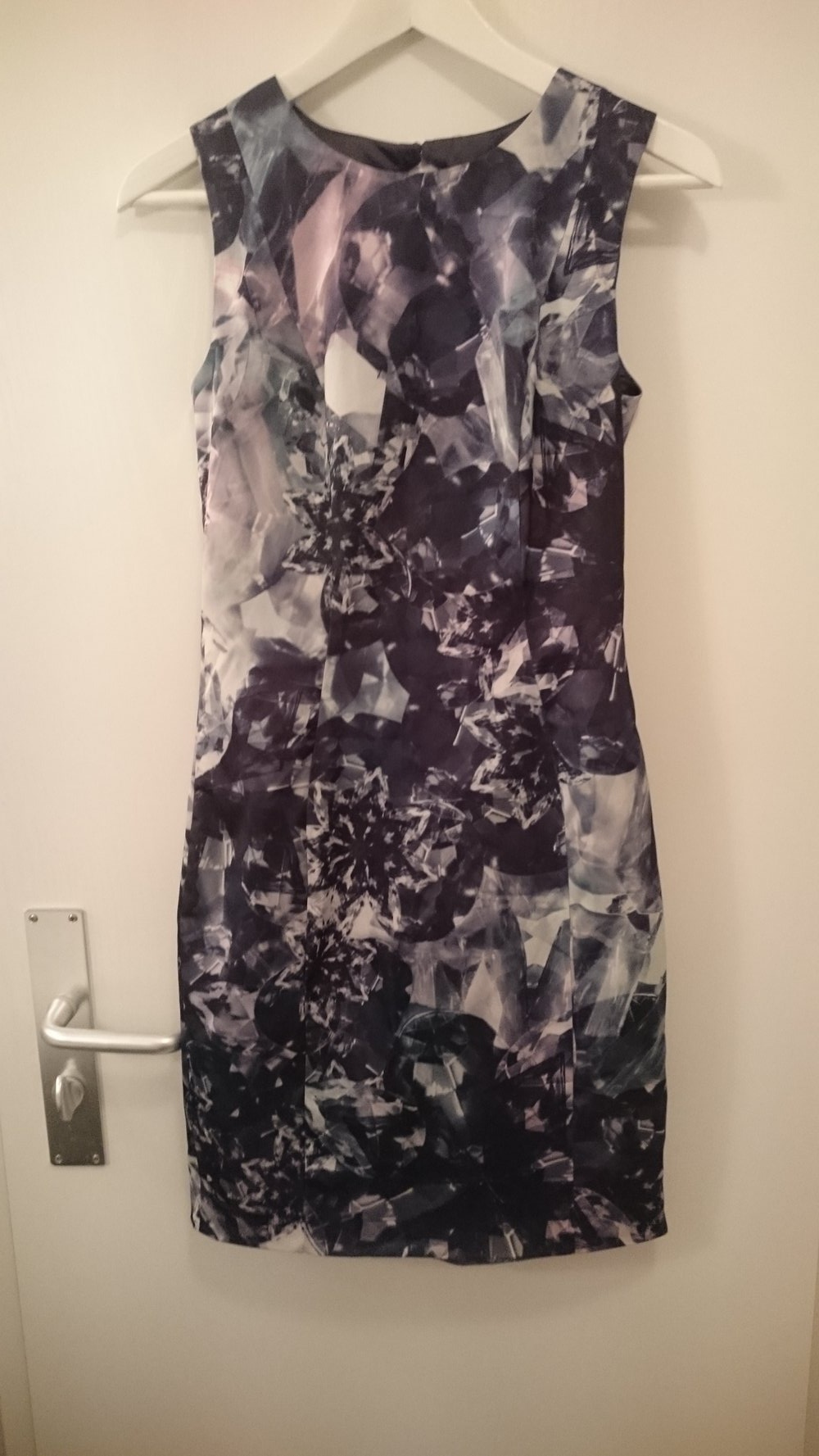 Kurzes Kleid mit sexy Rückenausschnitt (Nur 1x getragen!)