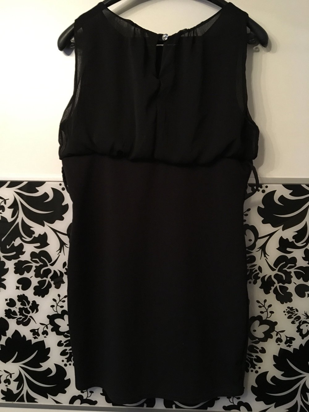 Schönes Kleid in schwarz