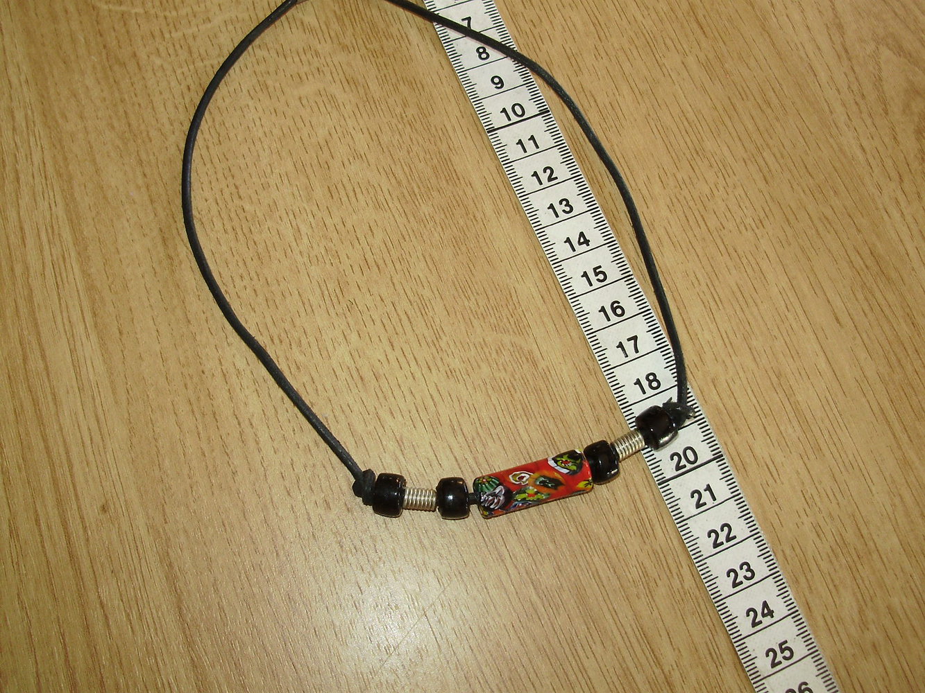 Kette Lederband schwarz mit Emailperle rot  länglich NEU