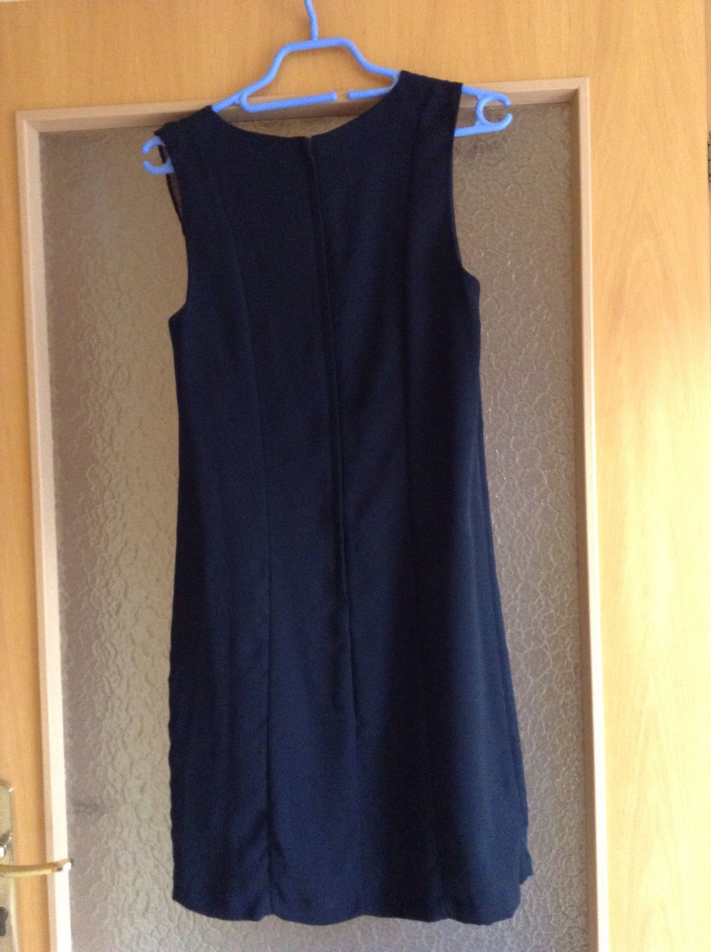 Chices schwarzes Kleid 