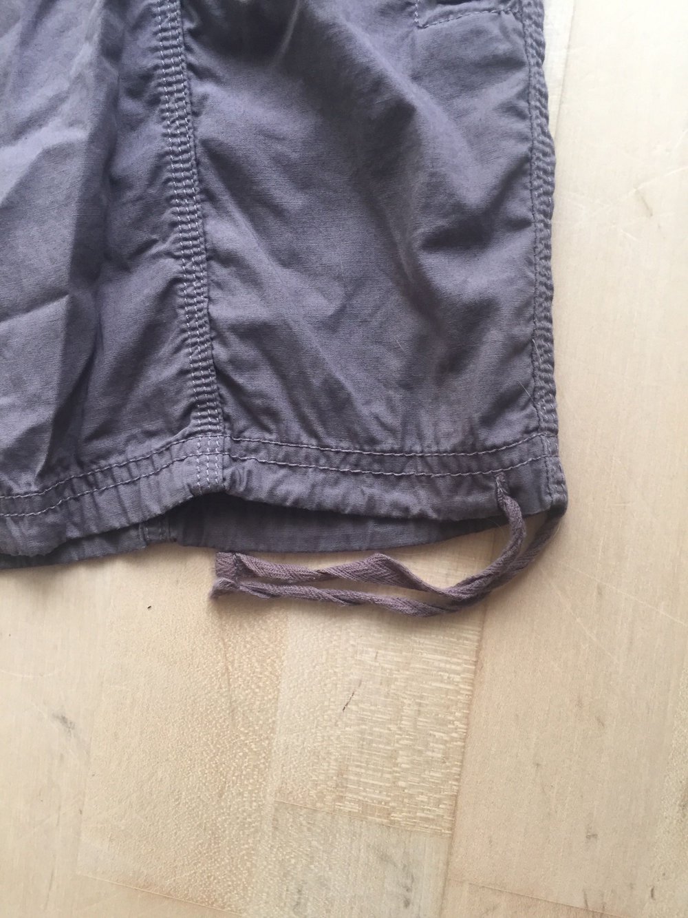 Braune knielange Hose