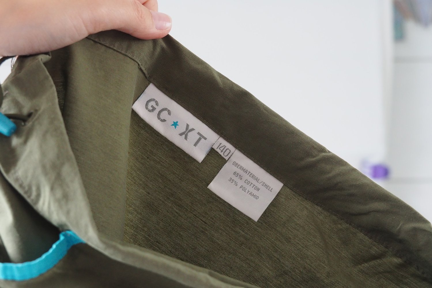 Langer khaki Rock mit türkis Gr. 140 