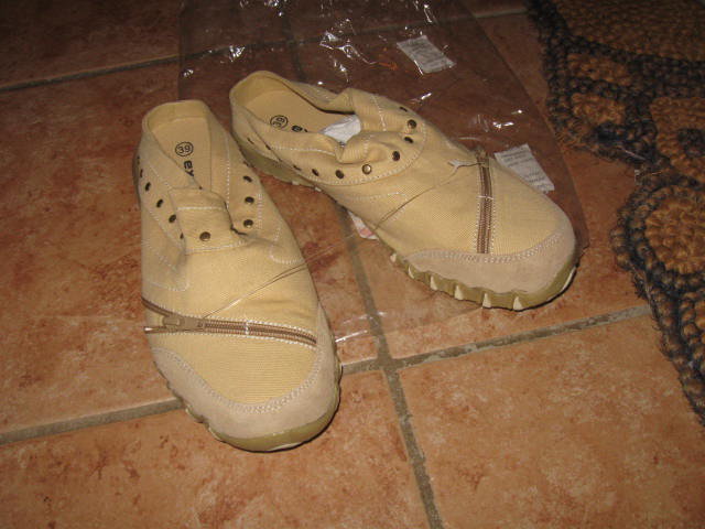 *** Neue Schlappen mit Nieten ***