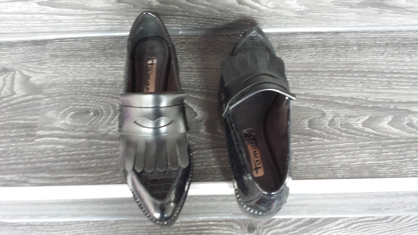 Schwarzer Tamaris Loafer mit angesagtem Strass in Größe 40