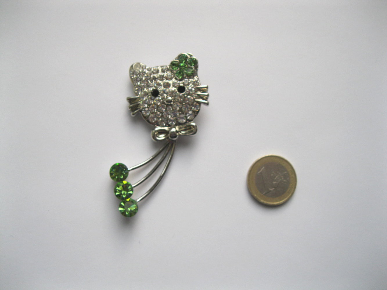 funkelnde Brosche Hello Kitty mit Straßsteinen 7,5 cm