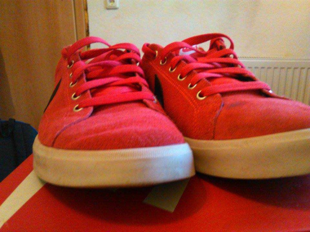 Rote Nike Sneaker NEU