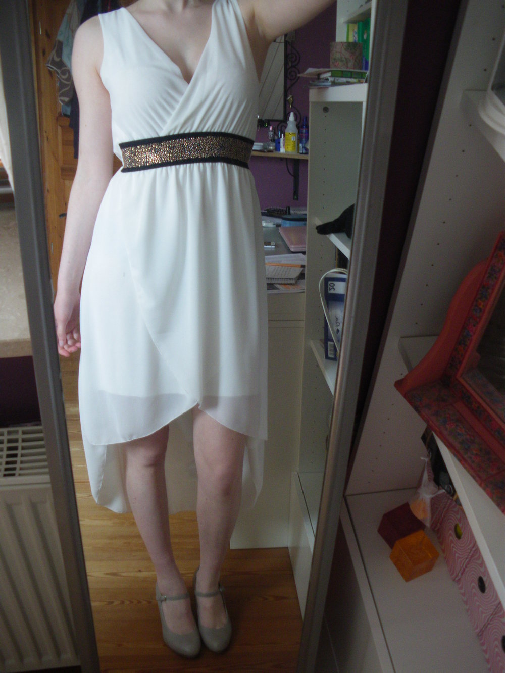 elegantes Weißes Kleid Vokuhila High Low